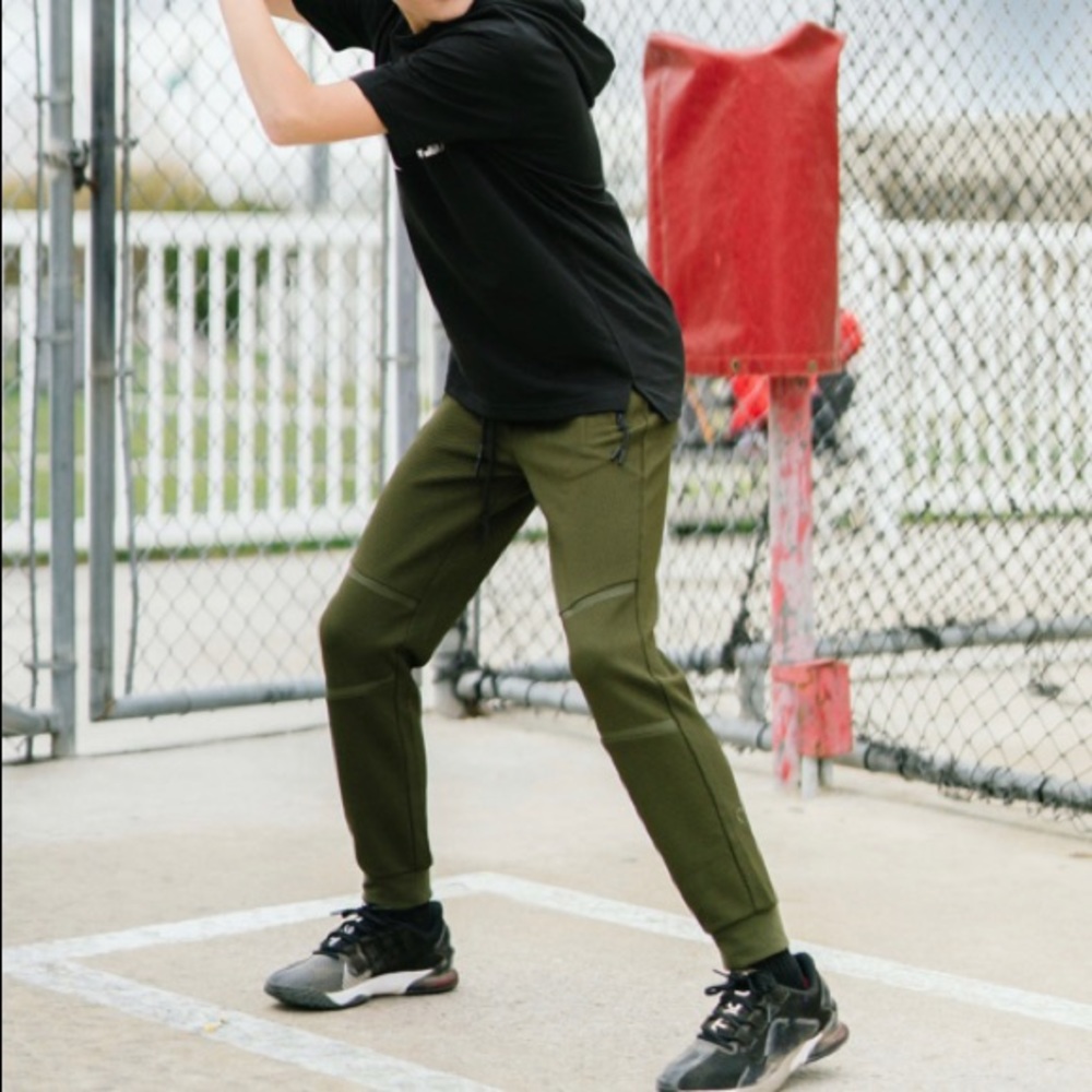 NEW Boy's Olive Texture Jogger-10/11